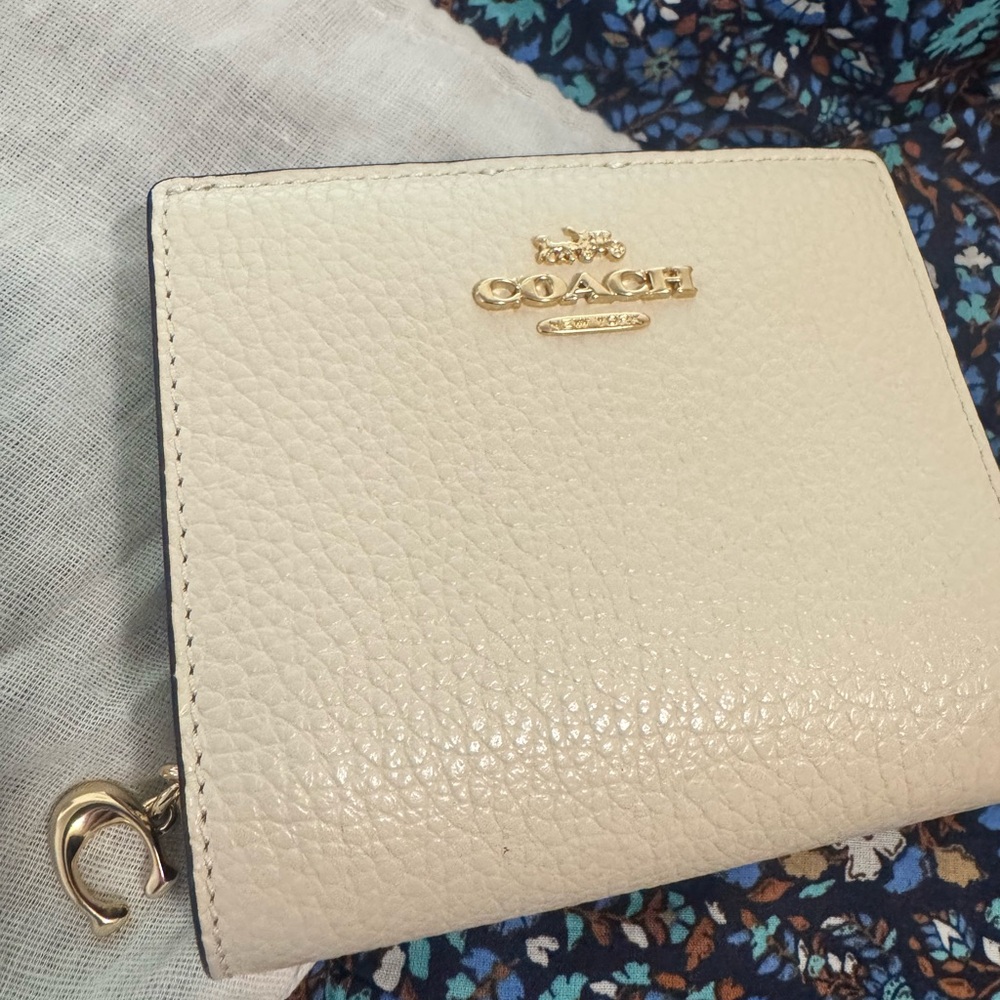 Coach Snap Wallet in Pebble Leather (model C2862) W/ DustBag